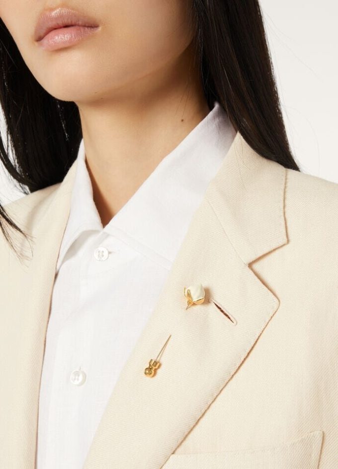 Broche en forme de bouton de fleur en lin