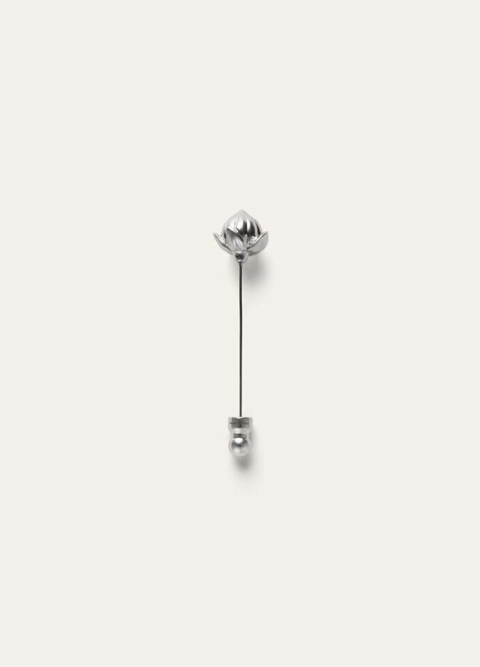 Broche en forme de bouton de fleur en lin