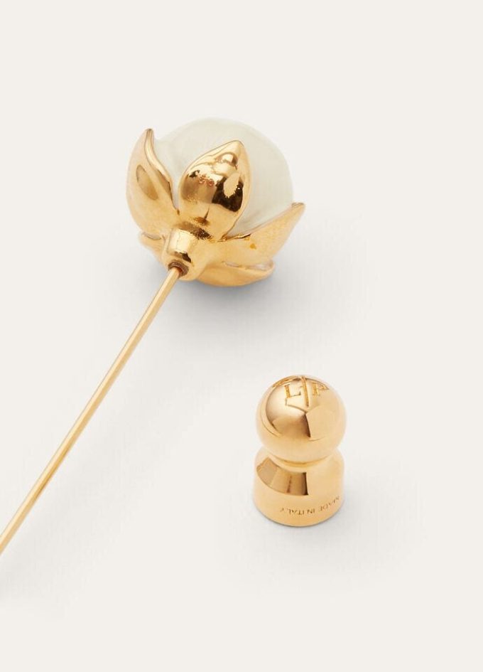 Broche en forme de bouton de fleur en lin