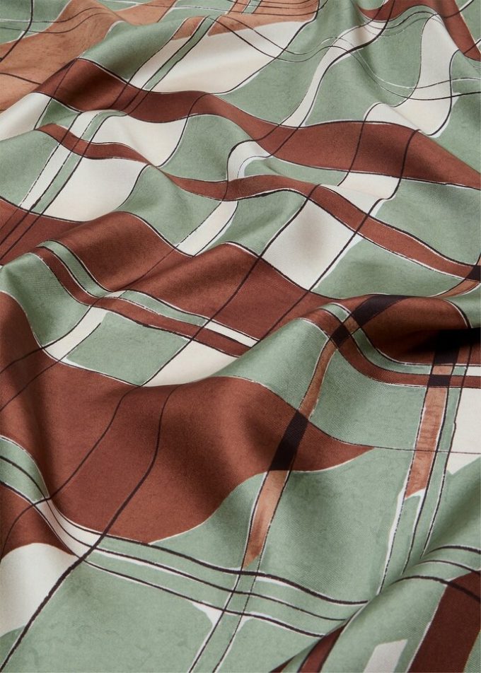 Foulard Collage 90 x 90 du clan Loro