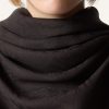 Foulard en majolique florale 120 x 120 Foulard en majolique florale 120 x 120