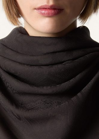 Foulard en majolique florale 120 x 120