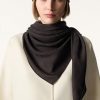 Foulard en majolique florale 120 x 120 Foulard en majolique florale 120 x 120