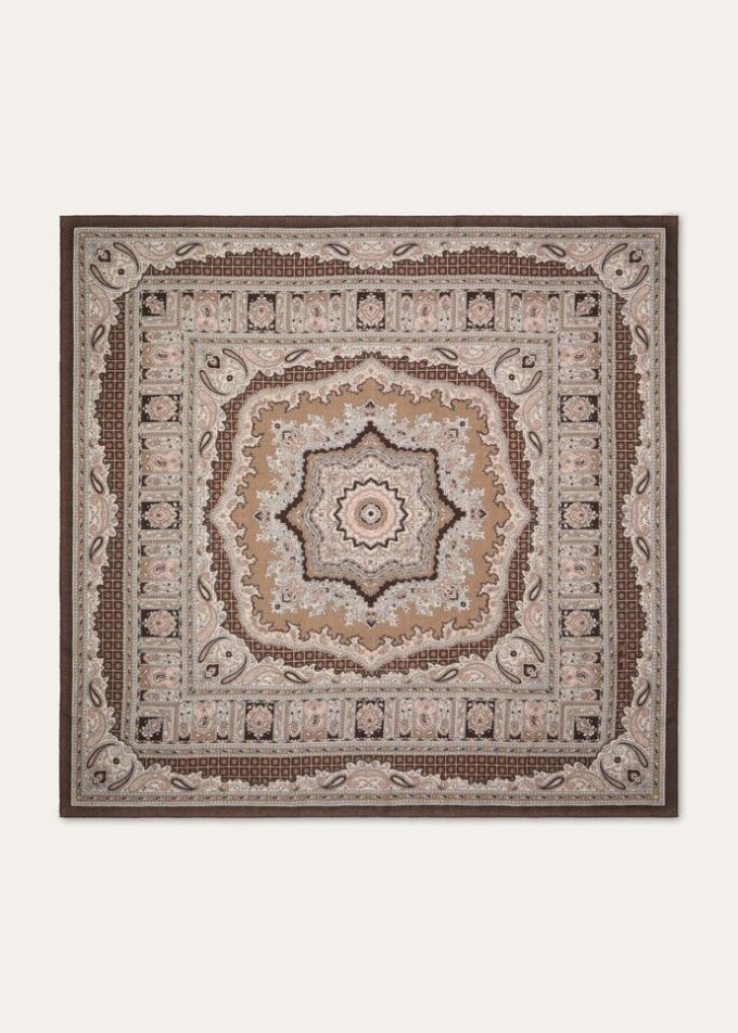 Foulard en majolique florale 90 x 90 Foulard en majolique florale 90 x 90