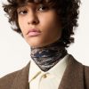Foulard en majolique florale 90 x 90 Foulard en majolique florale 90 x 90