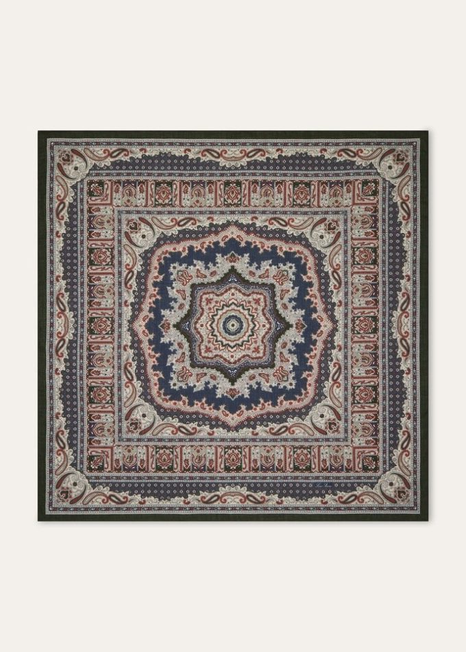 Foulard en majolique florale 90 x 90 Foulard en majolique florale 90 x 90