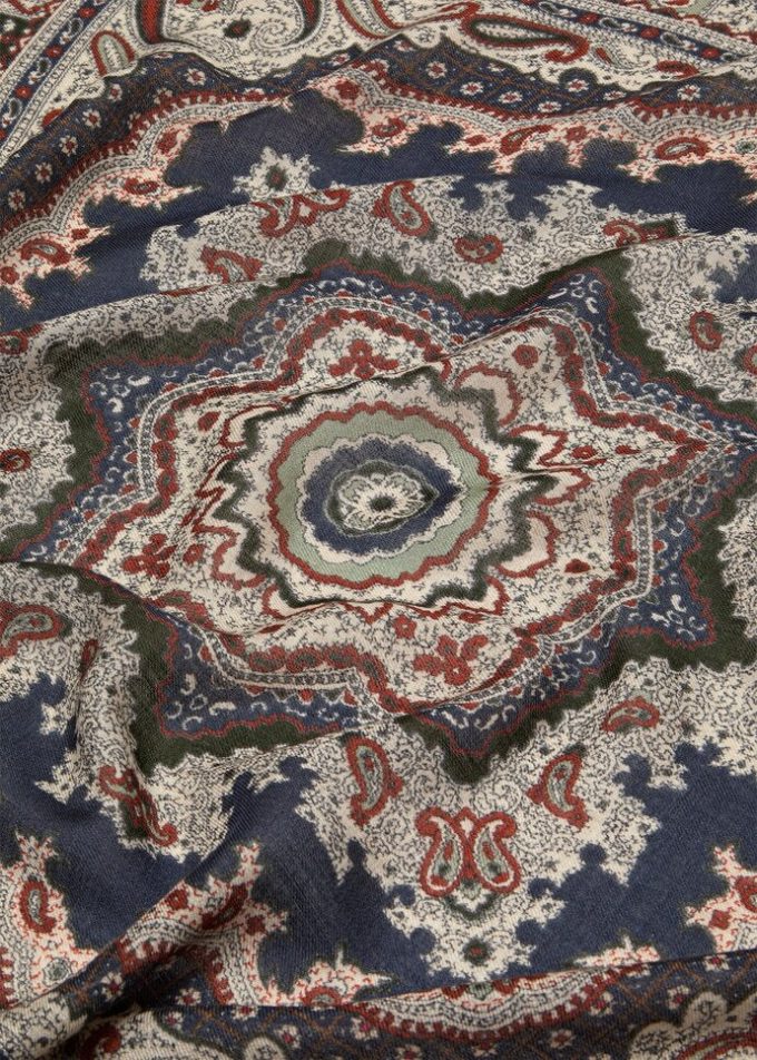 Foulard en majolique florale 90 x 90 Foulard en majolique florale 90 x 90